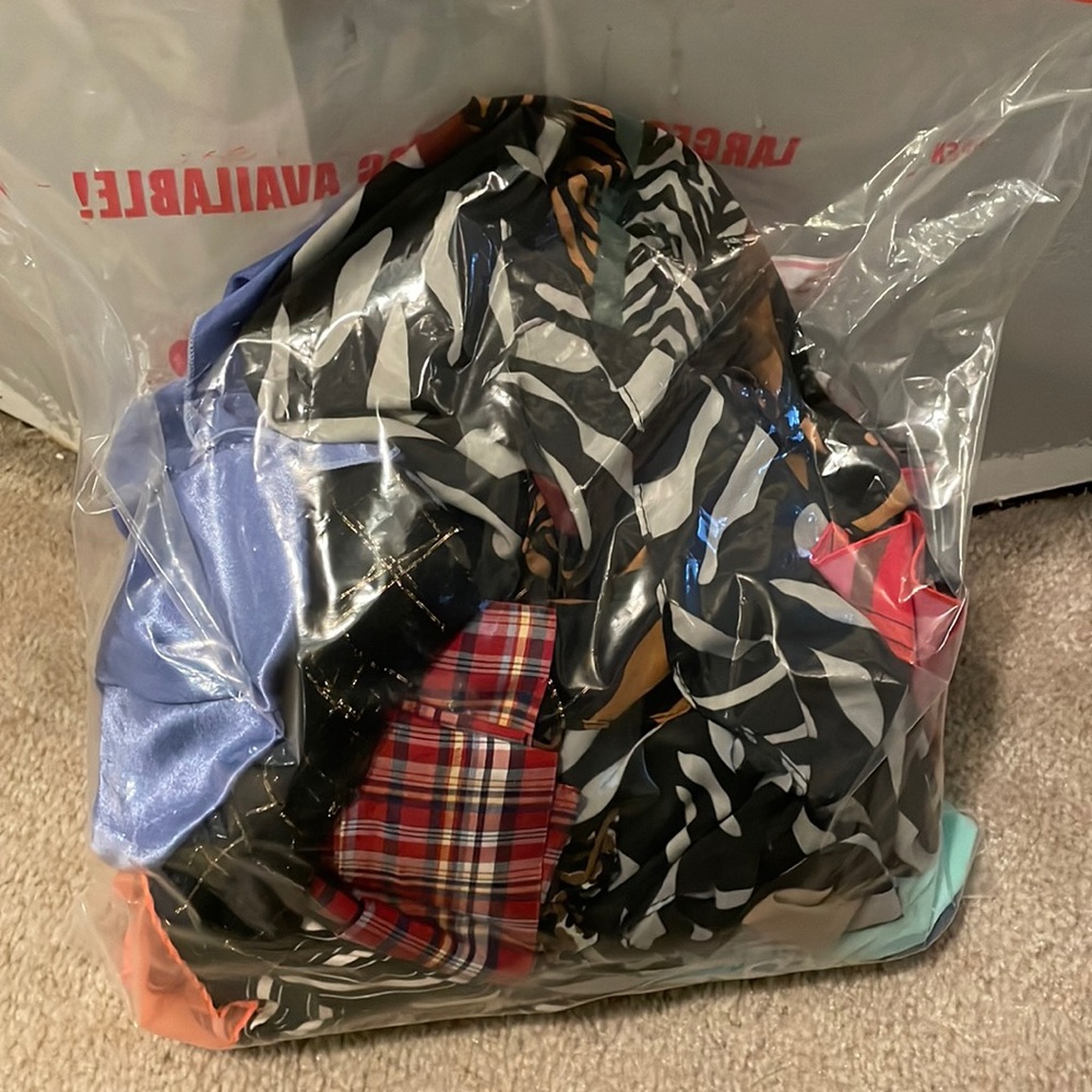 Assorted scarves/shawls